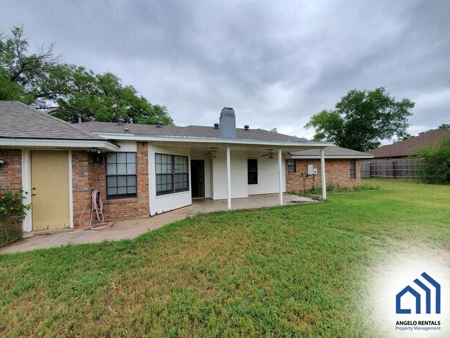 Building Photo - 6 MONTH LEASE!! SPACIOUS Southland 4 bed/3...