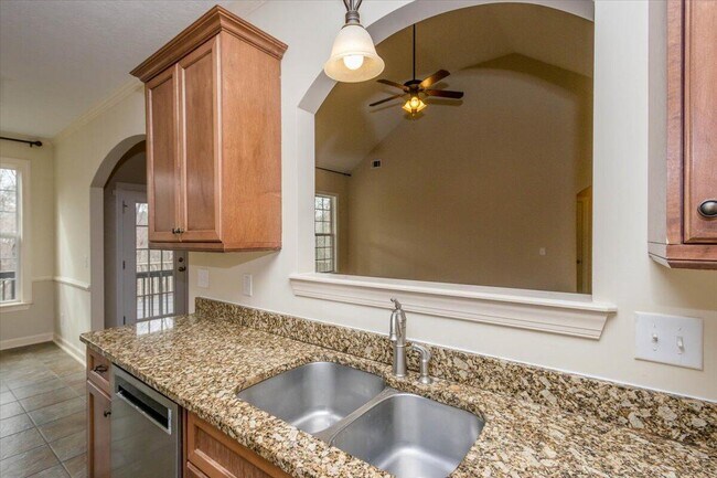 Building Photo - 1661 Jamestown Ave