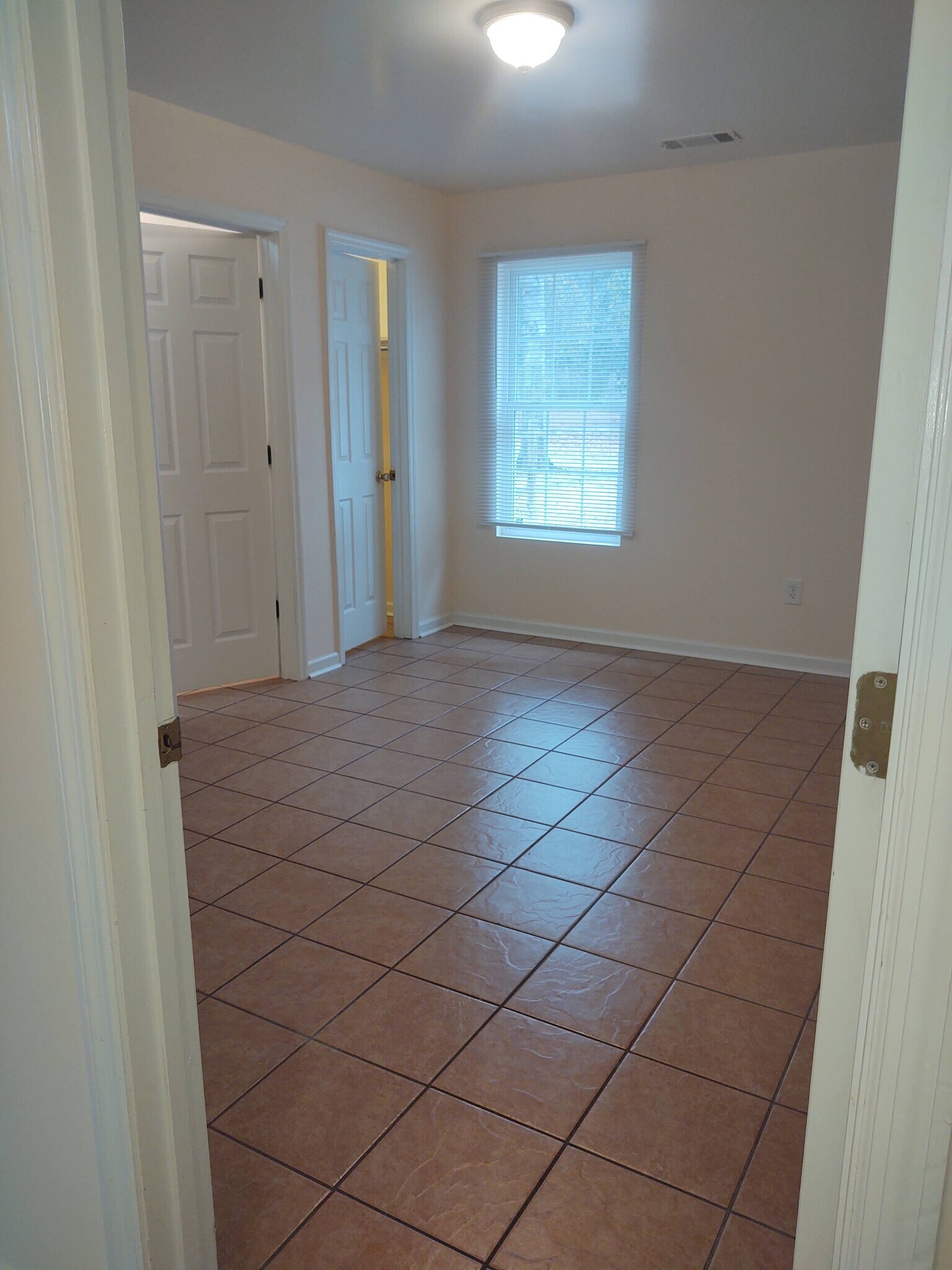Main bedroom - 247 Hereford Cir
