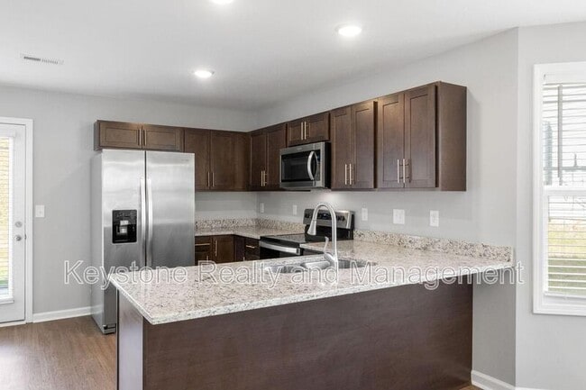 Building Photo - 206 Woodland Vly Ln