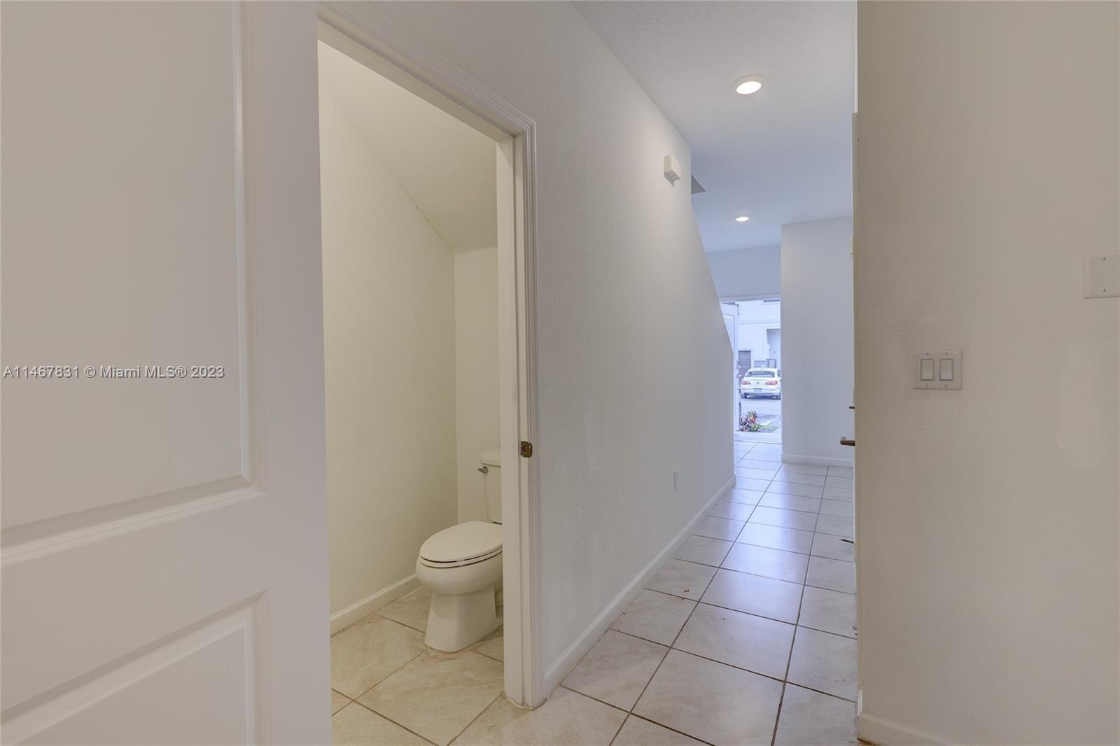 Building Photo - 1170 SW 7th Ct