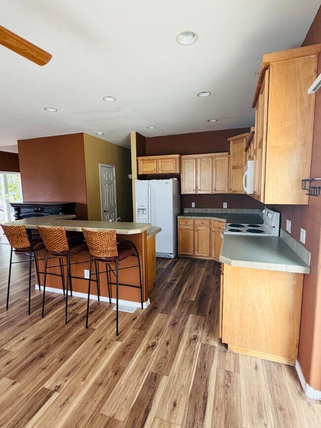 Building Photo - 558 N Tam Rim Dr