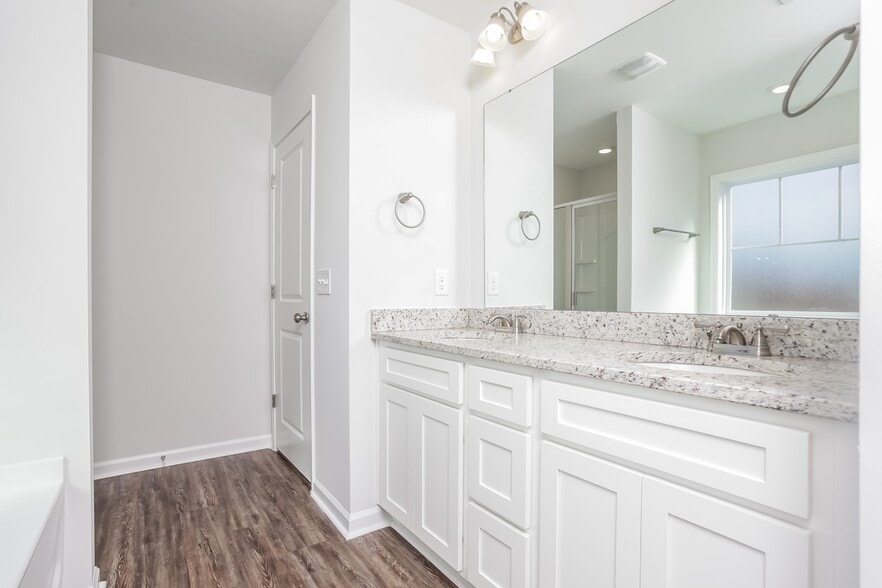 Building Photo - 30 Paces Run