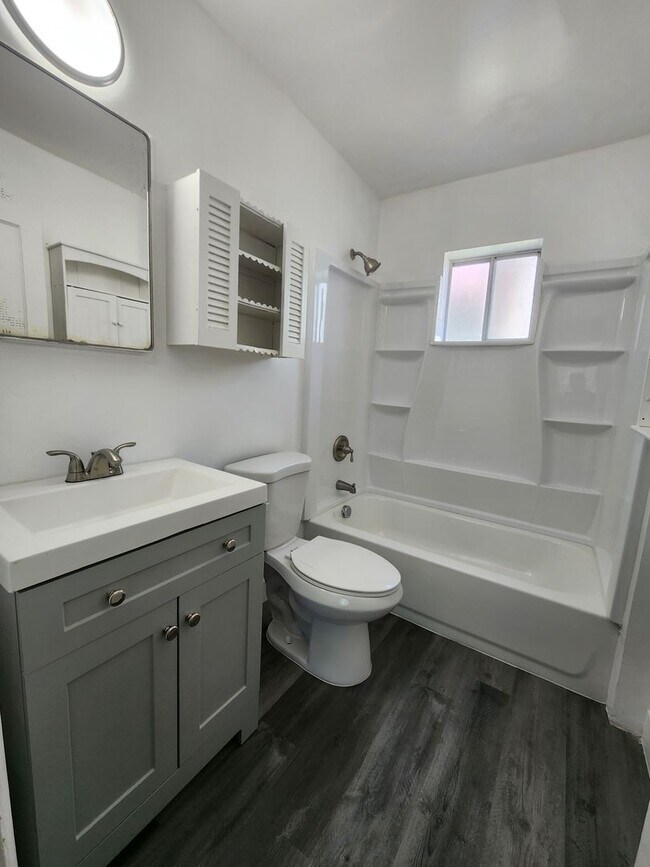 Building Photo - 432 N 15th St