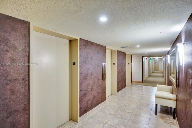 Building Photo - 3625 N Country Club Dr