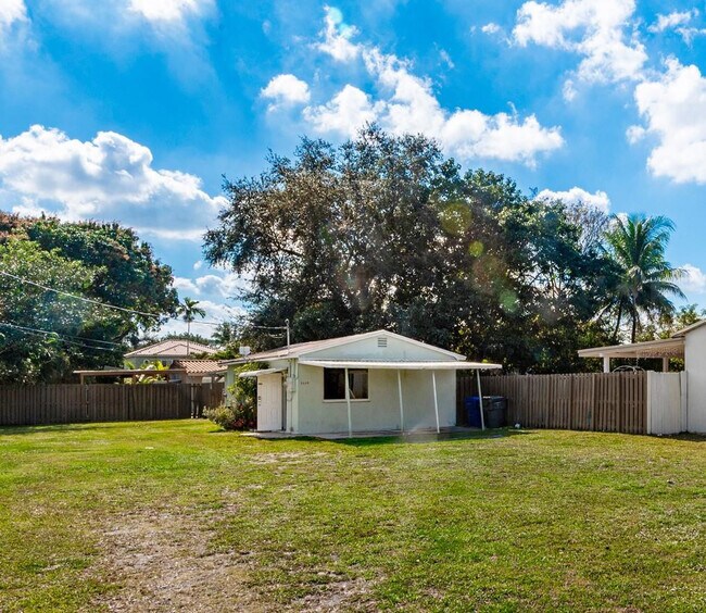 Building Photo - 5608 Buchanan St