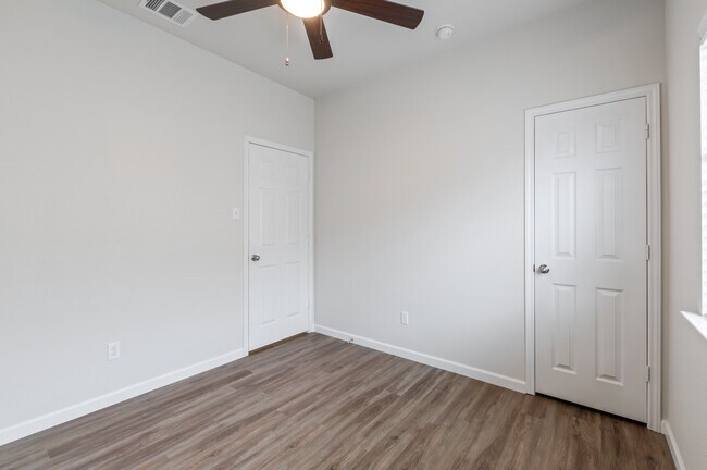 Building Photo - 8011 Fieldstone Dr