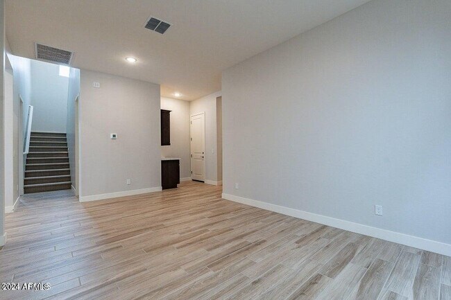 Building Photo - 21390 W Meadowbrook Ave
