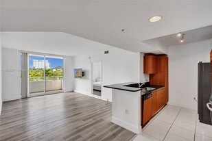 Building Photo - 2775 NE 187th St