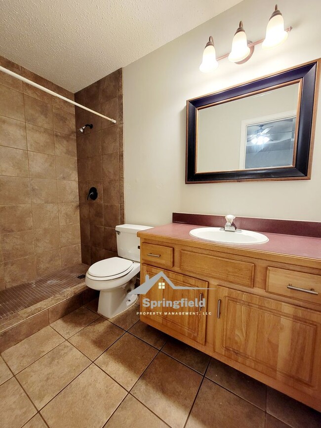 Building Photo - Southwest Springfield - Battlefield Area, ...