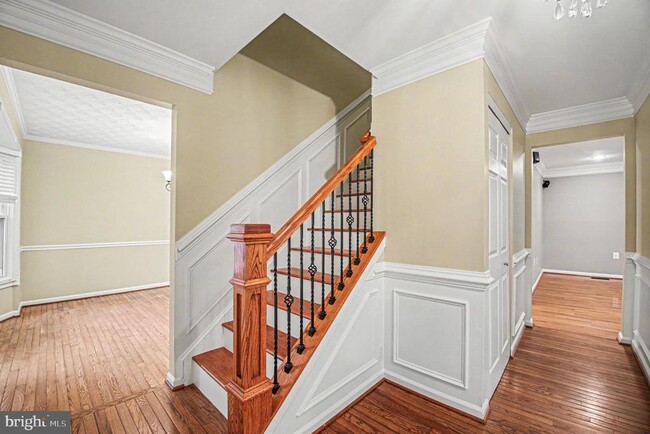 Building Photo - 16200 Edgewood Dr