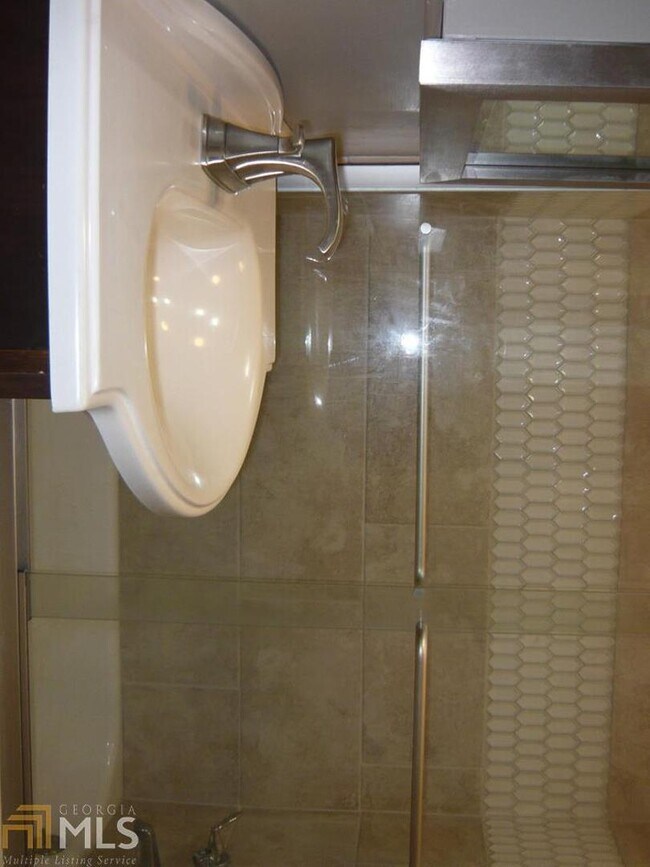 Building Photo - 208 Peachtree St