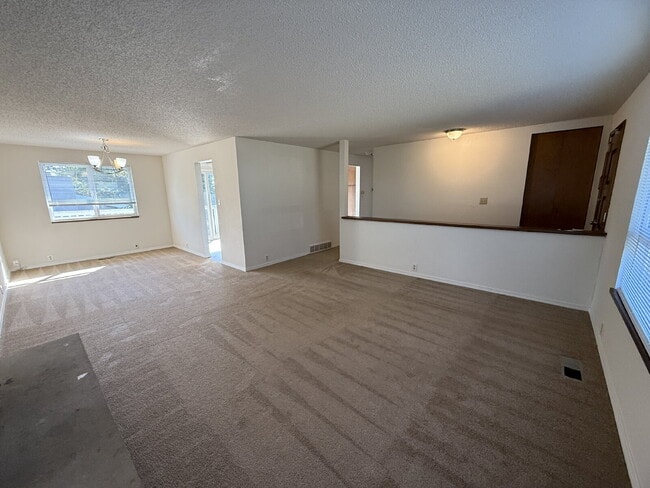 Building Photo - Spacious Home on Corner Lot Available!