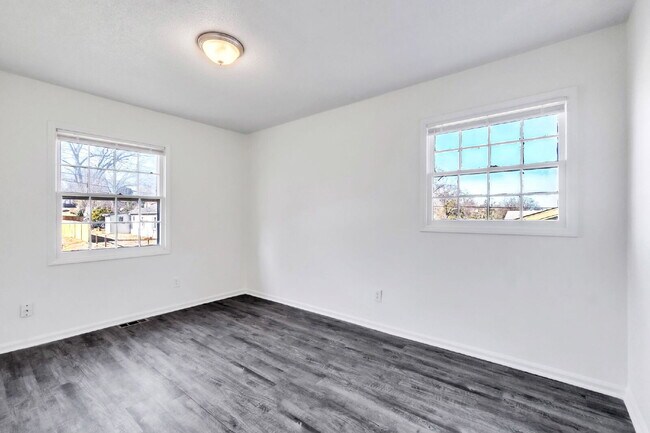 Building Photo - Spacious 4BR, 2BA Tri-Level Home with versatility and flexibility.  $1675 /mo rent***