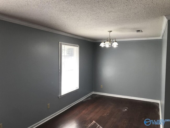 Building Photo - 1305 Chimney Springs Dr SE