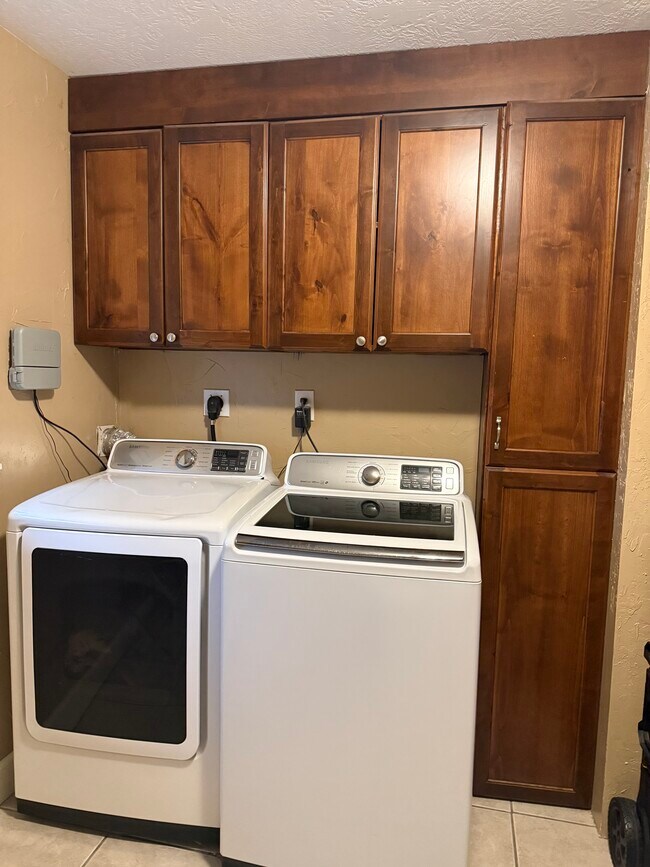 Building Photo - 462 W 660 S