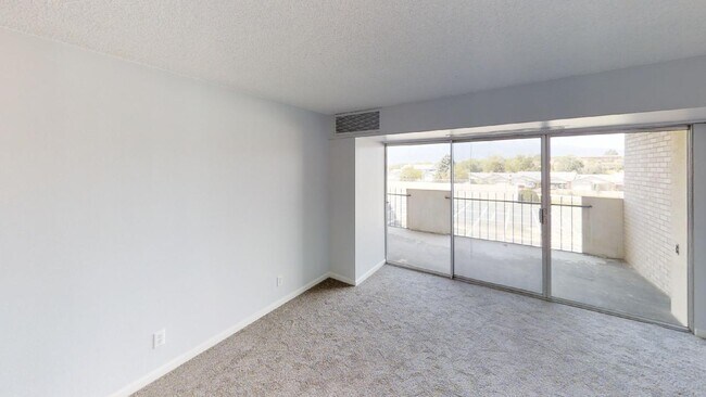 Building Photo - 411 Lakewood Cir