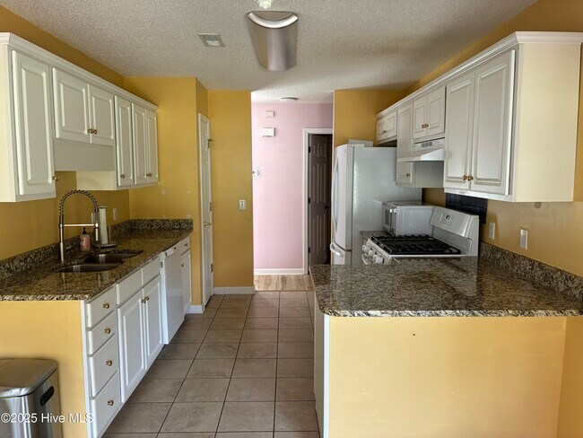 Building Photo - 17 Calabash Dr