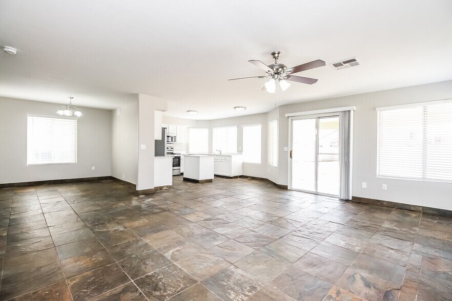 Building Photo - 927 E Glenmere Dr