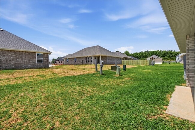Building Photo - 5089 Vista Ave