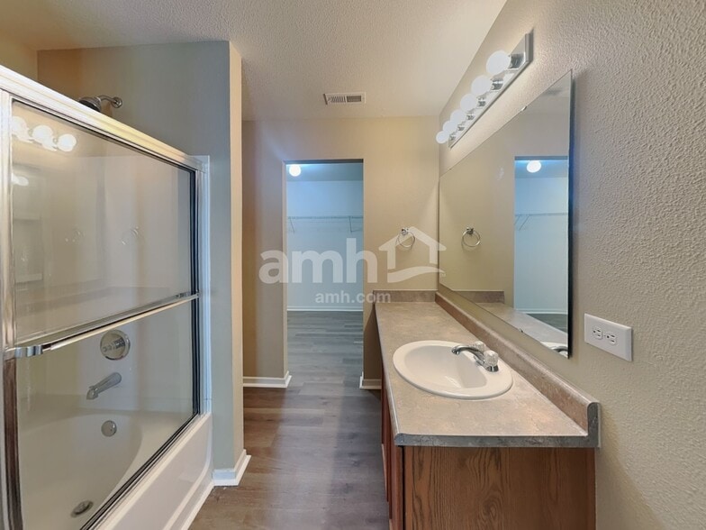 Building Photo - 3287 Underwood Dr