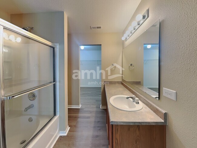 Building Photo - 3287 Underwood Dr