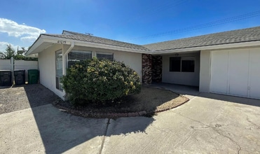 Building Photo - Two Bedroom Two Bathroom Duplex in Hemet!