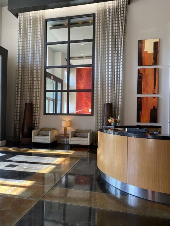 Building Photo - Fully Furnished 15th Floor Condo At Icon I...