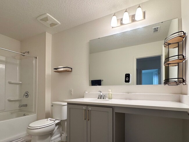 Building Photo - Beautiful 3 bedroom/2.5 bath in NEW Winter...