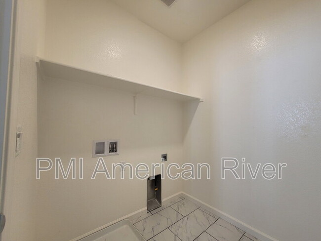 Building Photo - 3805 Amelia Rose Way