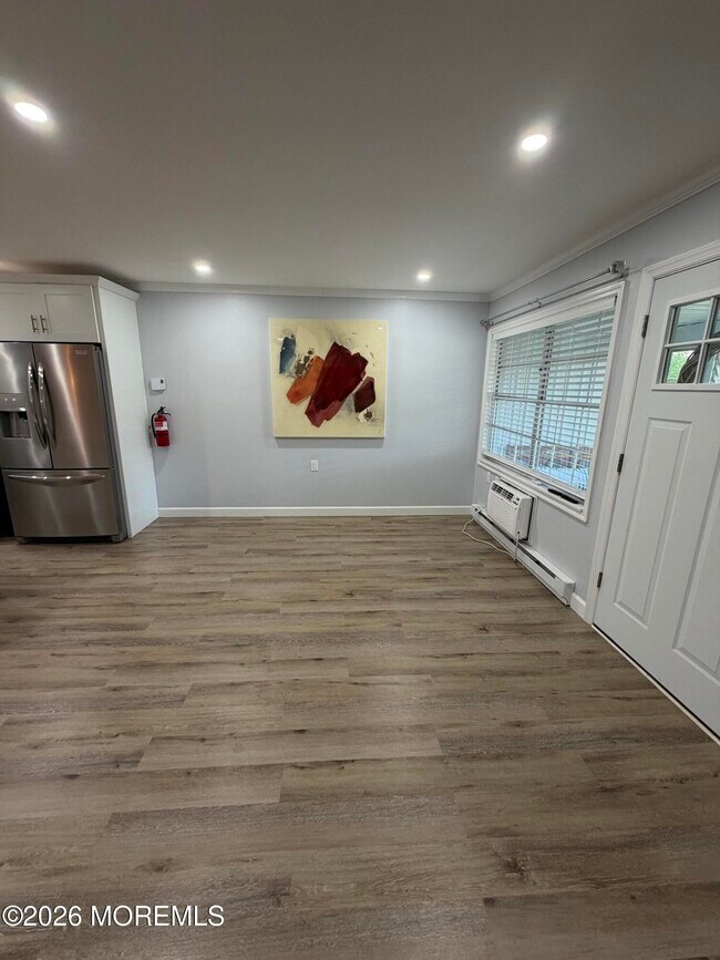 Building Photo - 533E Dartmoor Ct