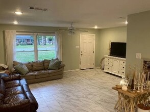 Building Photo - 211 Davidson Dr