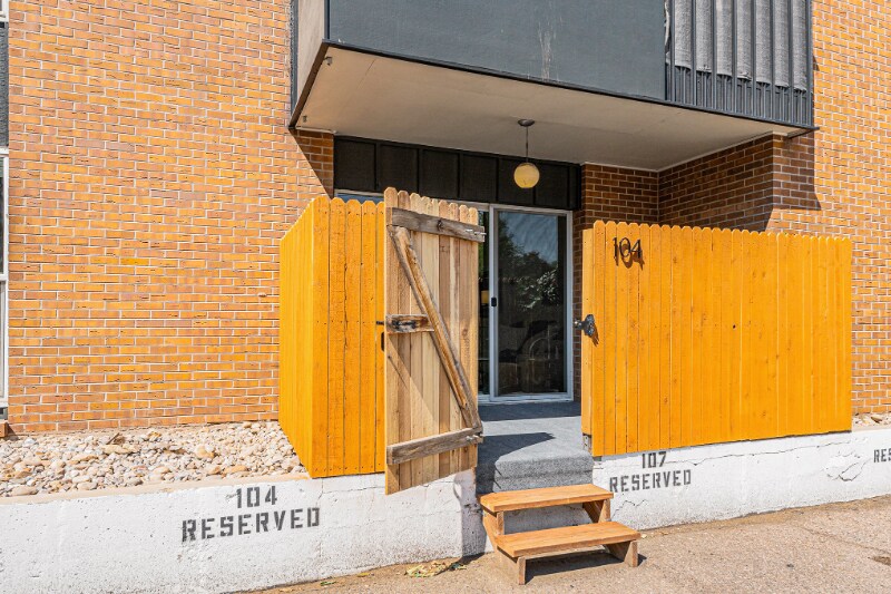 Building Photo - 620 Mathews St