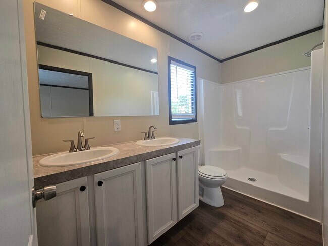 Building Photo - 709 N Collins Fwy