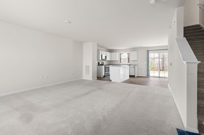 Building Photo - 4 Bed, 2.5 Bath, 2 Car Garage Near Everyth...