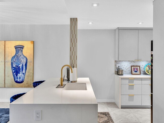 Building Photo - 101 Crandon Blvd