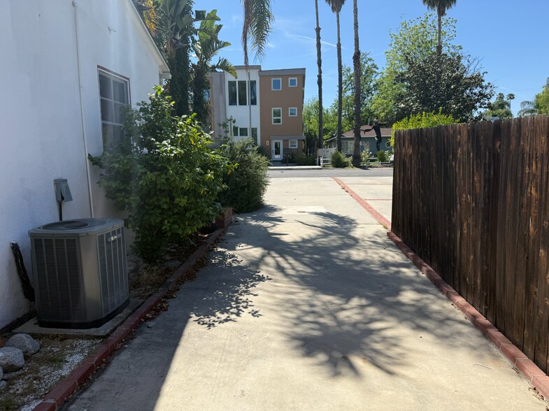 Building Photo - 5408 Morella Ave