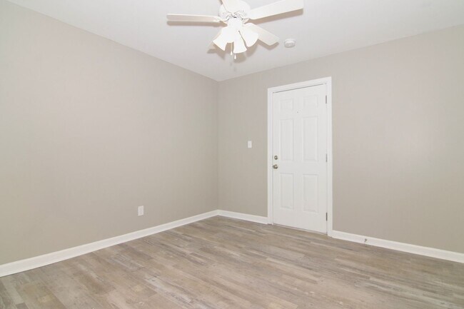 Building Photo - 1329 E Market St