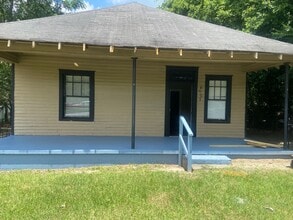 Building Photo - 4007 Holly Ave