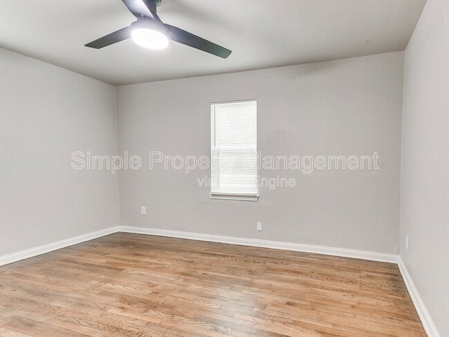 Building Photo - 512 W Lockheed Dr