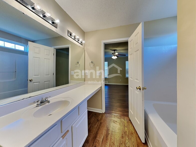 Building Photo - 919 Pebblestone Dr