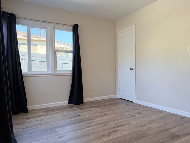 Building Photo - 3082 Thurin Ave