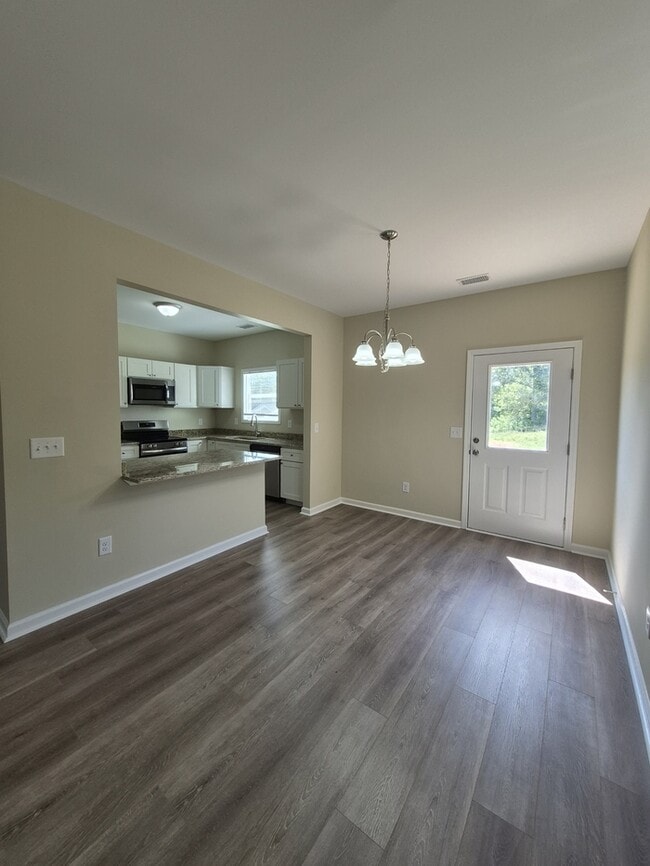 Building Photo - 209 Charlotte Cir