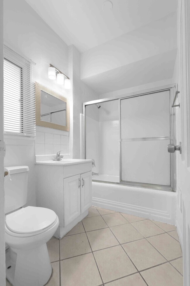 Building Photo - 2452 W 18th St