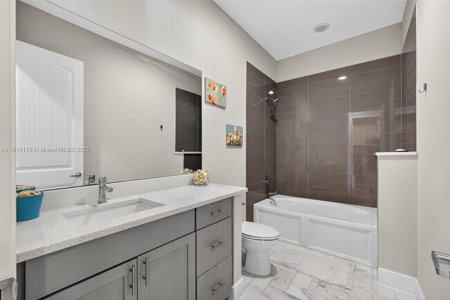 Building Photo - 18369 Mellen Ln