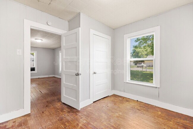 Building Photo - 802 W Navasota St