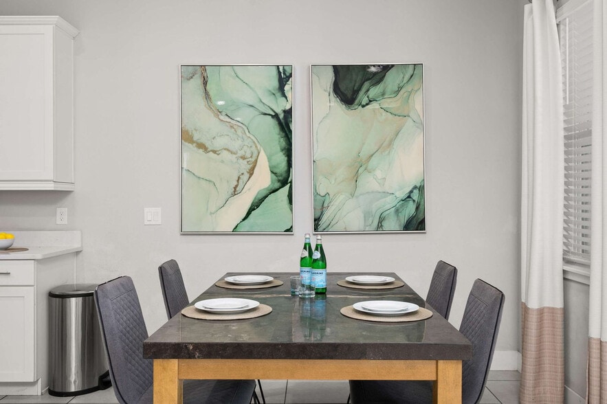 Building Photo - 301 Burma St