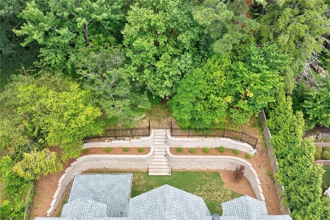 Building Photo - 2717 Skyland Dr NE