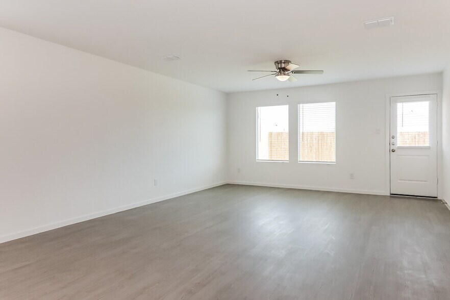 Building Photo - 102 Wild Rose Dr