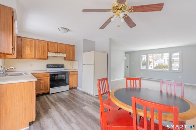 Building Photo - 28 Orient St